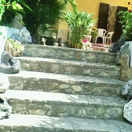 Cristina Villa *